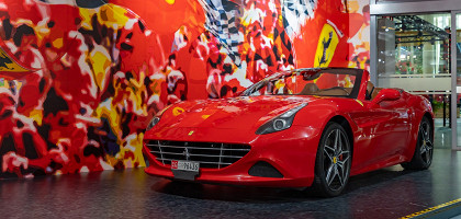 Парк Ferrari World на острове Яс, Абу-Даби, ОАЭ