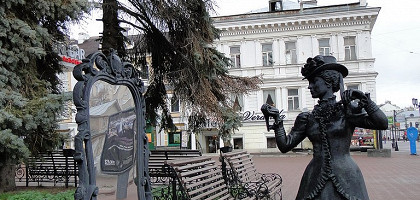 Скульптура Дама перед зеркалом, Нижний Новгород