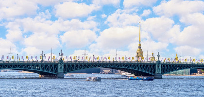 Теплоходы в акватории Невы, Санкт-Петербург