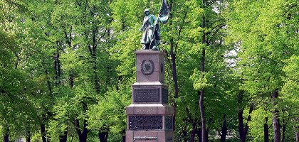 Памятник советским воинам в сквере перед Военно-истоирческим музеем в Дрездене