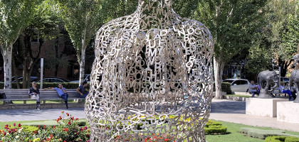 Скульптура «Человек из букв» в Ереване
