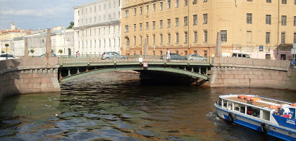 Поцелуев мост через Мойку