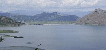 Вид на мост через Скадарское озеро