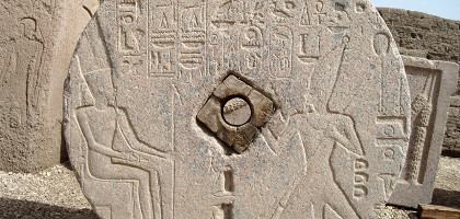 Дендера, иероглифические надписи на граните