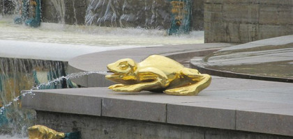 Золотые лягушки Петергофа