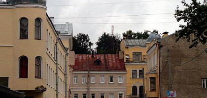 Петербургская улица, Ломоносов