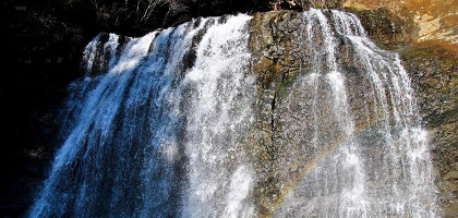 Водопад на реке Черемшанка на Сахалине