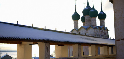 Крытые арочные переходы внутри Ростовского Кремля
