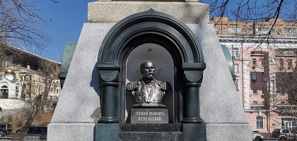 Памятник адмиралу Невельскому, Владивосток