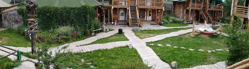 А ко мне передом! 11 избушек, ставших модными отелями