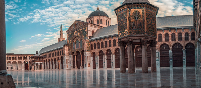 Панорамное дневное фото Великой мечети Омейядов в Дамаске, Сирии