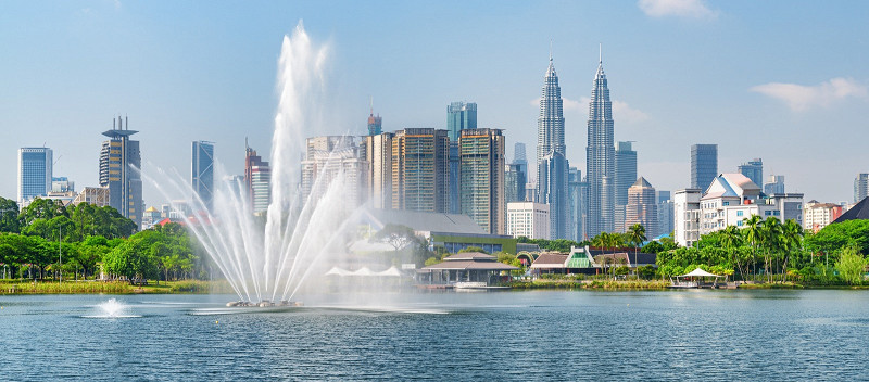 Озеро в городском парке Куала-Лумпура, Малайзия