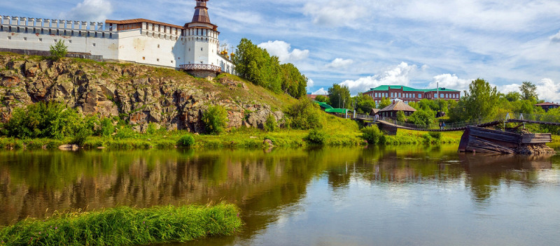Верхотурье, Россия, река Тура и Верхотурский кремль с Троицким собором