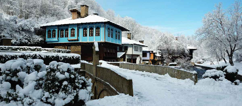 Зимний день в городке Габрово, Болгария