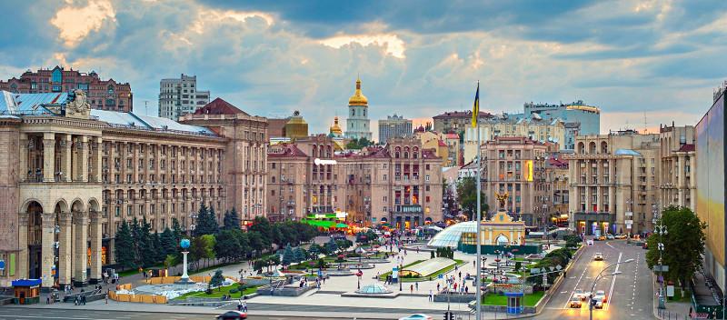 Вид на Майдан Незалежности на закате. Киев, Украина