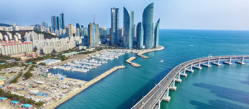 Вид с воздуха на движение города Сентум в Хэундэ, Пусан, Южная Корея