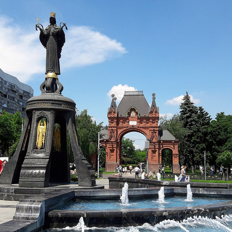 Фото на памятник краснодар Памятник великомученице Екатерине и Триумфальная арка: информация и фото, где на