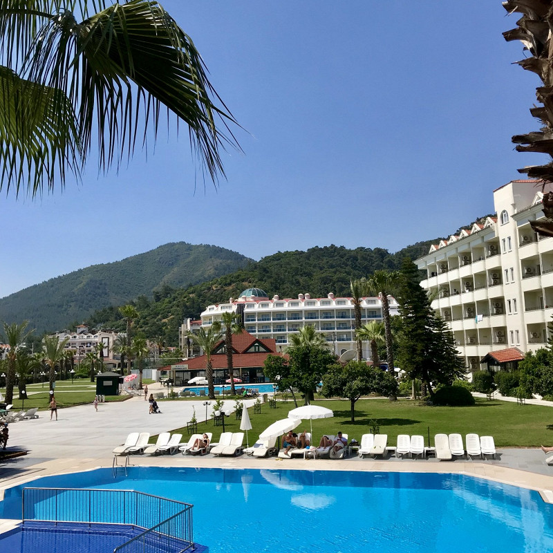 Вид на мусорку, старая мебель и скудное питание: честный отзыв об ...