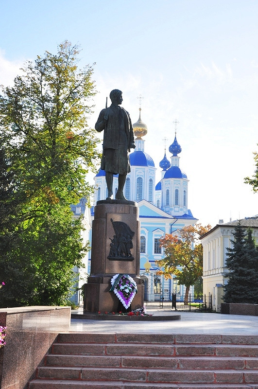 Памятник зое космодемьянской в петрищево фото