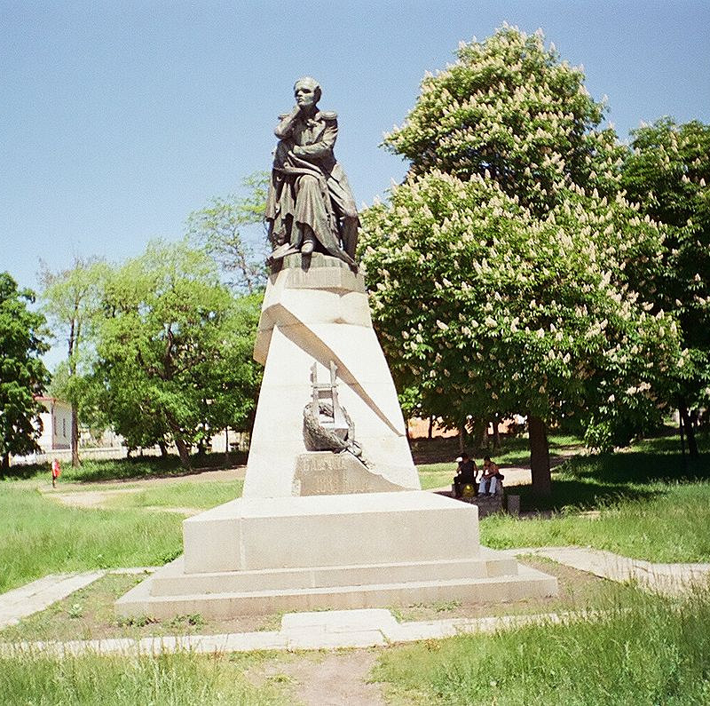 Памятник лермонтову в ставрополе фото