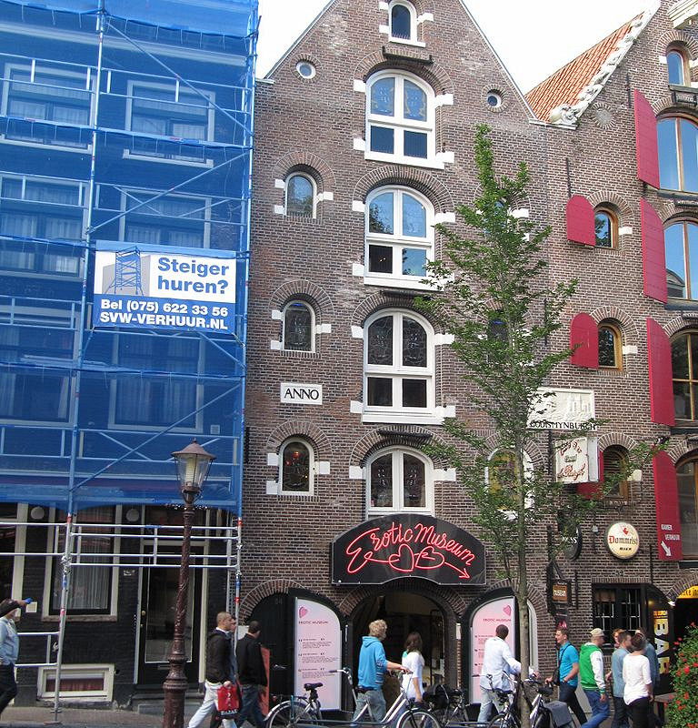 Амстердам время. Амстердам 87. Площадь музеев в Амстердаме. Квартал красных фонарей в Амстердаме.