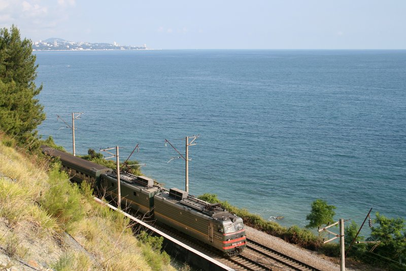 Железная дорога и море