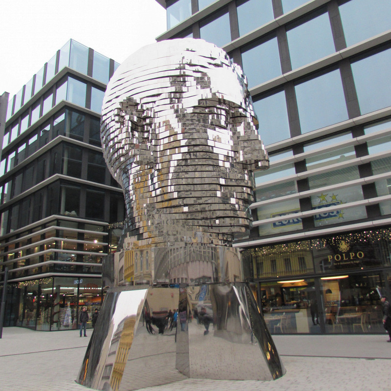 Памятник кафке в праге