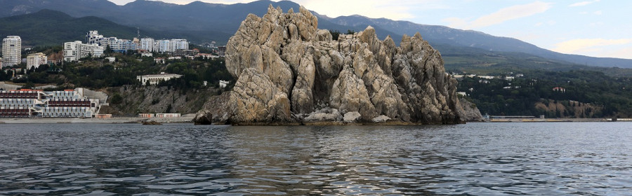Вид с моря на Гурзуф 