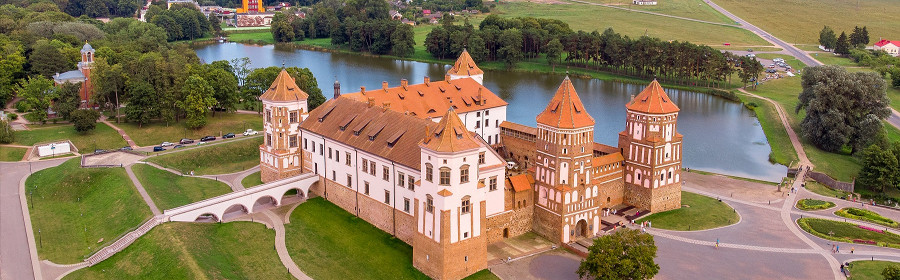 Мирский замок летом, Беларусь