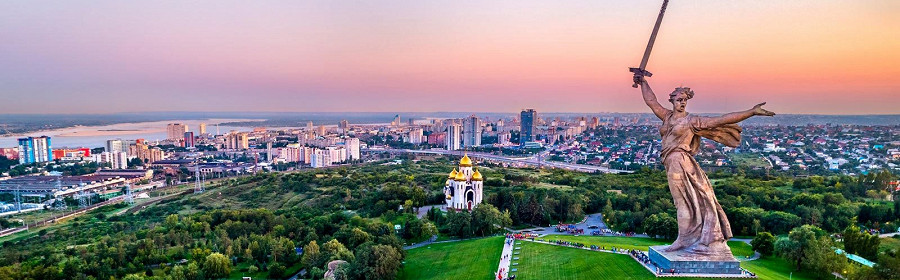 Мамаев курган и памятник Родина-мать в Волгограде