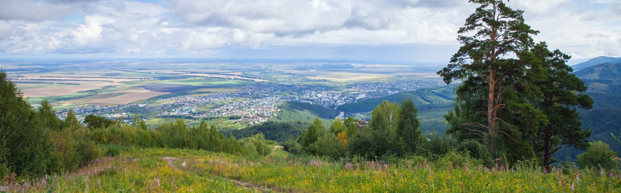 Сибирский пейзаж с городом Белокуриха