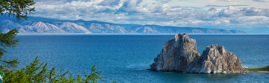 Вид на скалу Шаманка, Байкал
