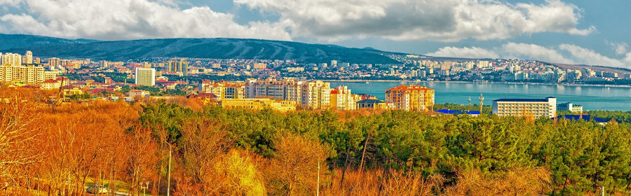Вид на Геленджик, осень