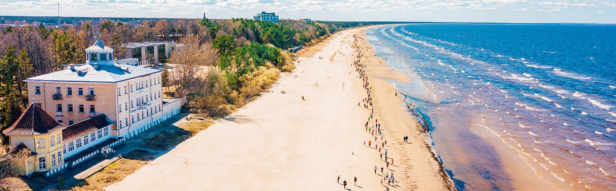 На берегу моря в Юрмале, Латвия