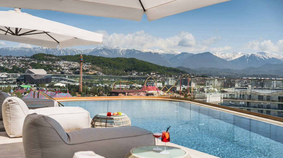 Stati/otel-kak-prostranstvo-vpechatleniy-mantera-supreme-seaside-podvodit-itogi-pervogo-goda
