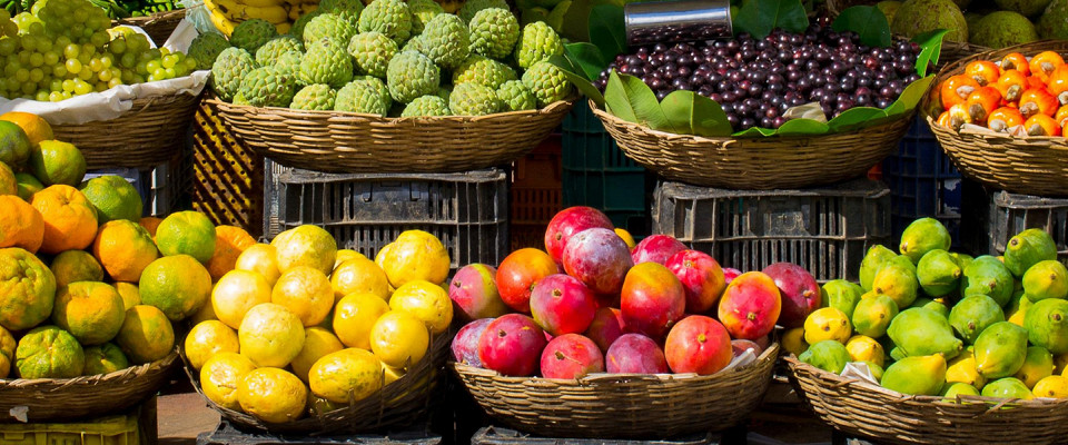 Журнал/Сколько овощей, фруктов и орехов можно купить на 1000 рублей на рынке в Анталии