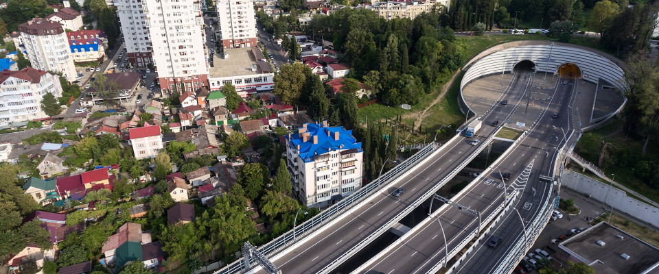 Журнал/Из Москвы в Сочи на машине летом 2026 года: как доехать, если на заправках лимиты