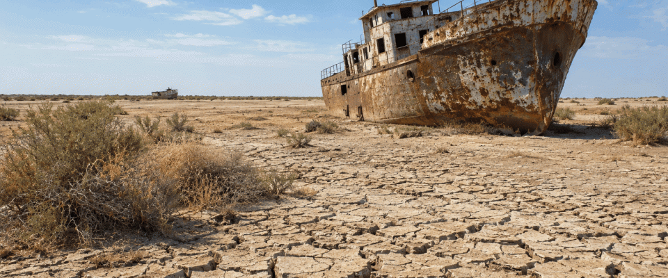 Журнал/Почему Аральское море исчезает: причины и последствия экологической катастрофы