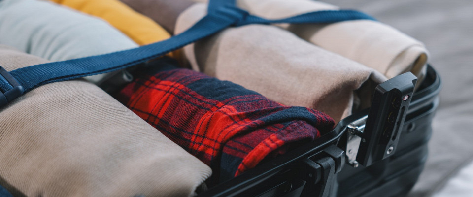 Журнал/В чем отправиться в путешествие: выбор одежды и обуви для комфортного отдыха