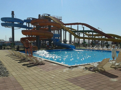 А вот и аквапарк