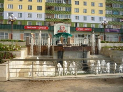 Красивый каскад на улице Профессиональной