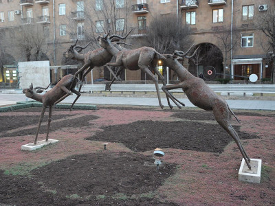 Скульптура у Каскада