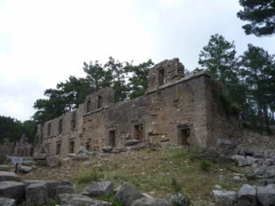 Развалины агоры в Лирье.