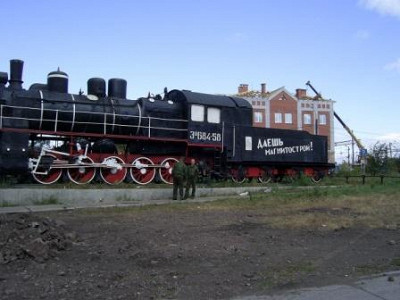 Памятник паровозу.