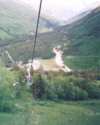 Подъем по канатной дороге.