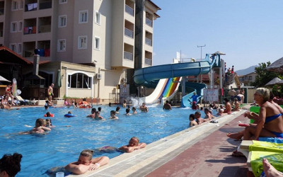 Горки в бассейне