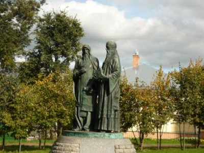 Памятник Кириллу и Мефодию.