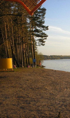 Пляж и кабинки для переодевания