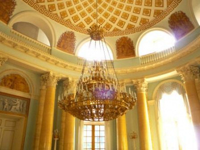 Люстра центрального зала дворца
