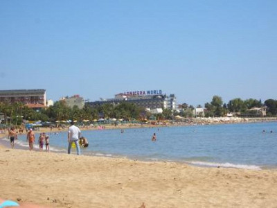 Ширина пляжа растет. Вид от реки Фугла.